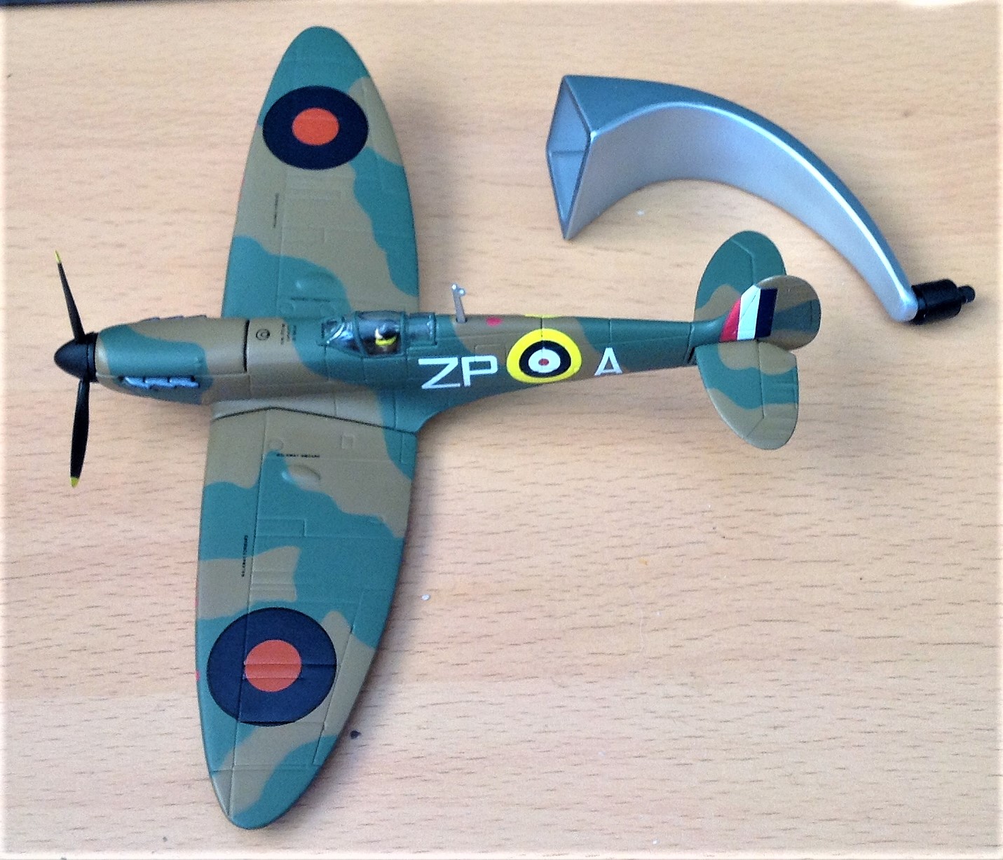 Battle of Britain Spitfire MKI 74 sqd RAF detailed 1:72 scale die cast corgi model. The