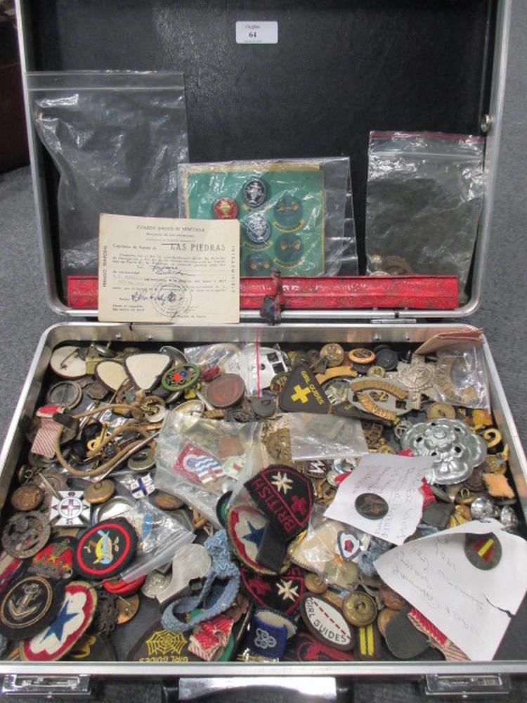 A collection of military and other badges, a mixed assortment, mainly 20th century