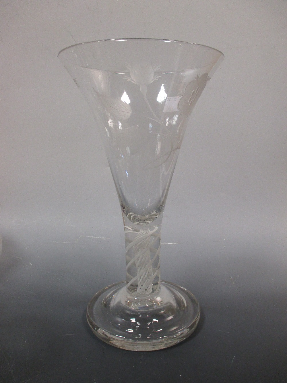 A collection of glassware to include a glass sweetmeat dish and cover,(a/f), two smaller dishes - Image 3 of 3