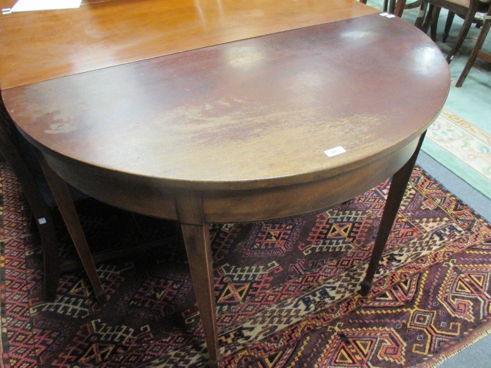 A Sheraton style mahogany D-end dining table with central drop leaf section on square tapered legs - Image 2 of 4