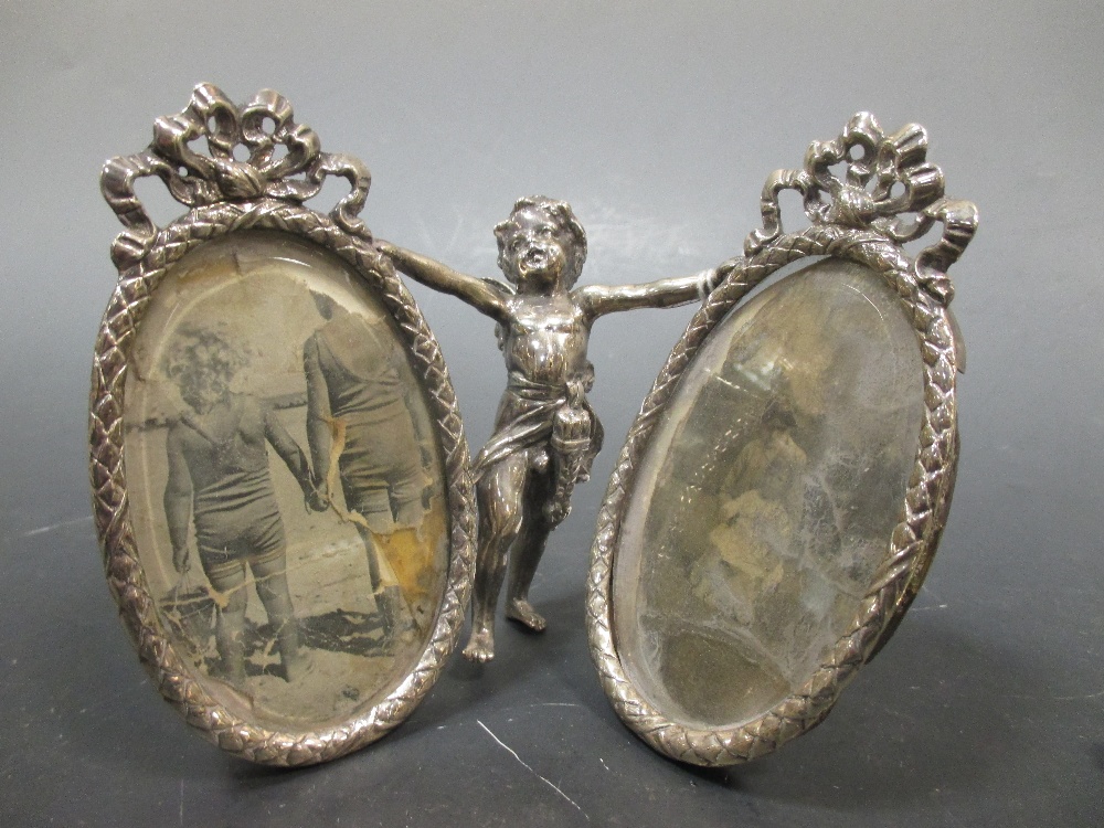 A silver mounted magnifying glass with shagreen handle and a Dutch silver double oval photograph - Image 2 of 4