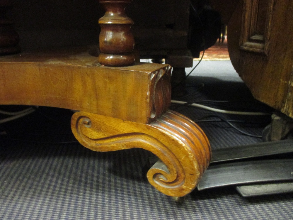 A William IV mahogany sofa table, 130cm wide when open - Image 5 of 5