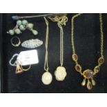 A quantity of mixed jewellery to include a cornelian fob, two lockets and chains, a 9ct signet