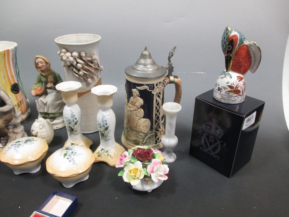 Miscellaneous ceramics to include a Sylvac rabbit , Franz porcelain humming bird vase etc - Image 3 of 4