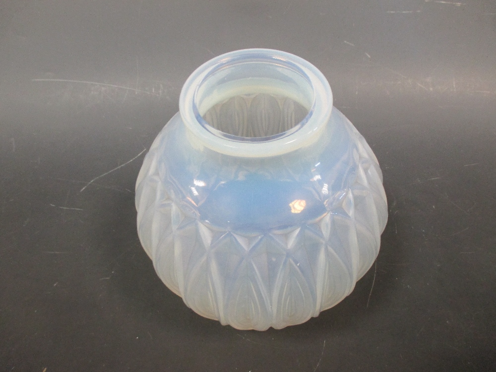 A Sabino opalescent glass globular vase - Image 3 of 3