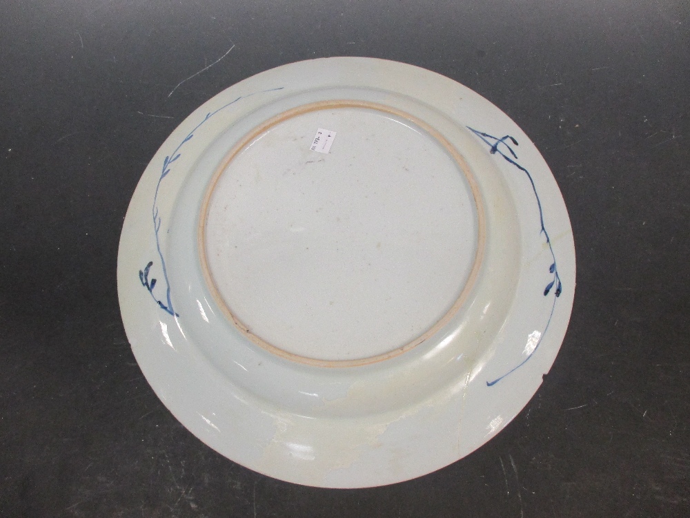 An 18th century Chinese blue and white dish (a/f) - Image 3 of 5