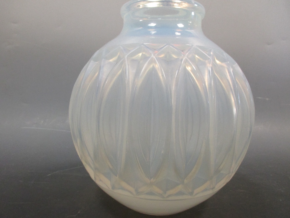 A Sabino opalescent glass globular vase - Image 2 of 3