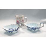 A pair of 18th century blue and white sauce boats and a mandarin palette mug, the fluted sides of