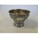 An embossed sugar bowl, London 1907, 5.2ozt