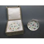 Two famille rose saucers, 13.5cm diameter