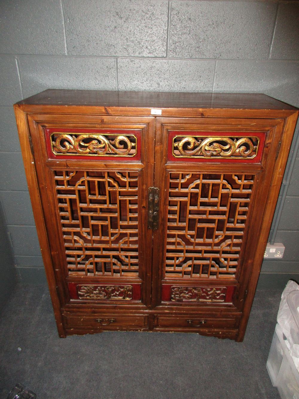 A late 19th/early 20th century Chinese cabinet, 121.5 x 98 x 38cm (47.5 x 38.5 x 15 in)