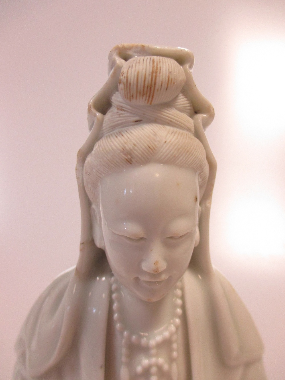 An 18th century blanc de Chine seated Guanyin 18cm high - Image 2 of 6