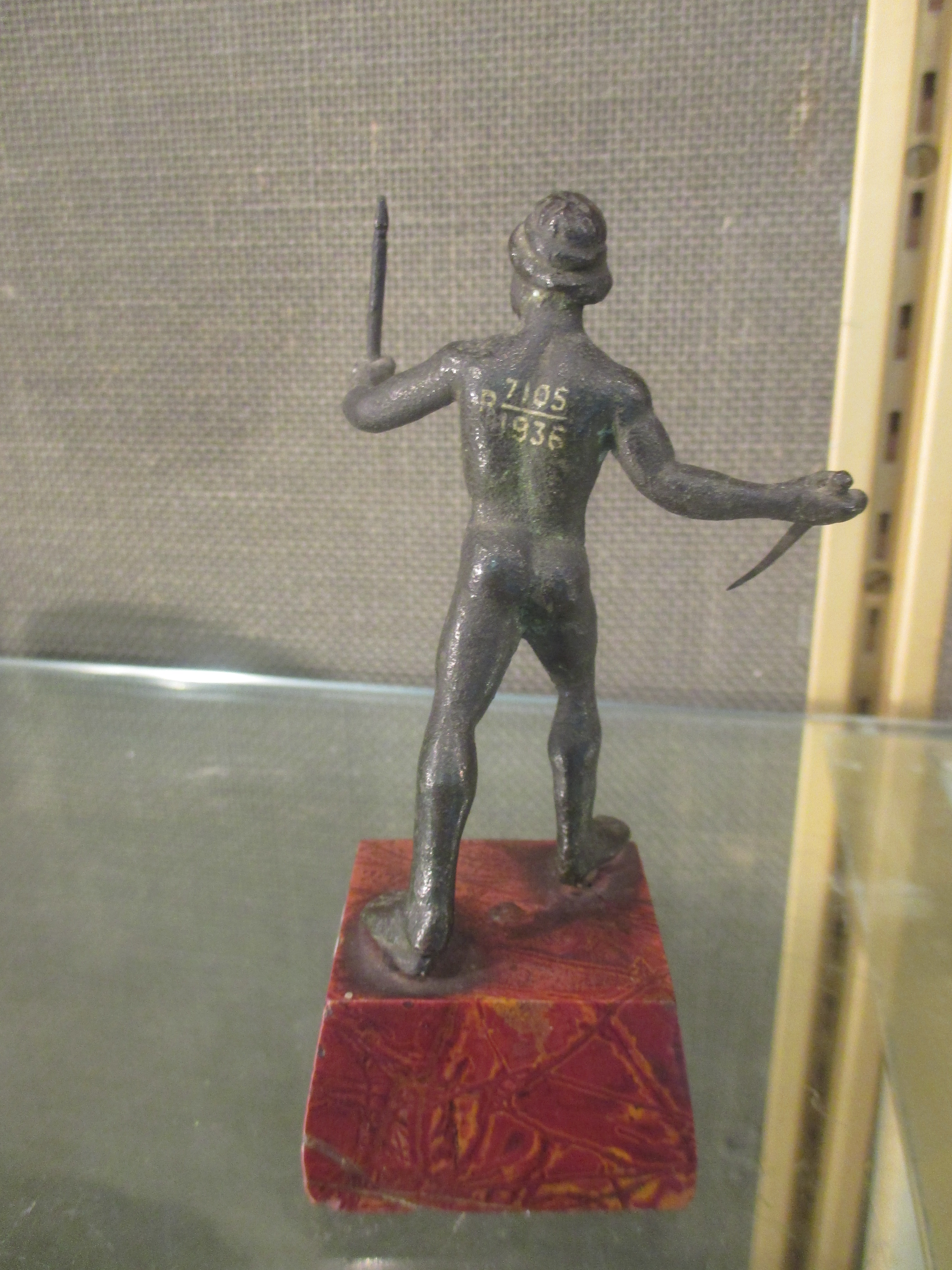 A small bronze after the Antique of a standing man holding swords - Image 3 of 6