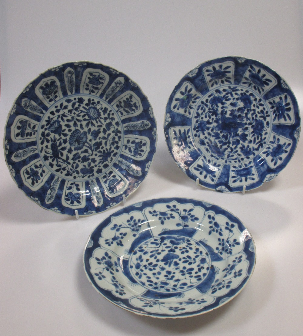 A Kangxi blue and white plate the rim with lappet panels of flower stems on a cracked ice ground and