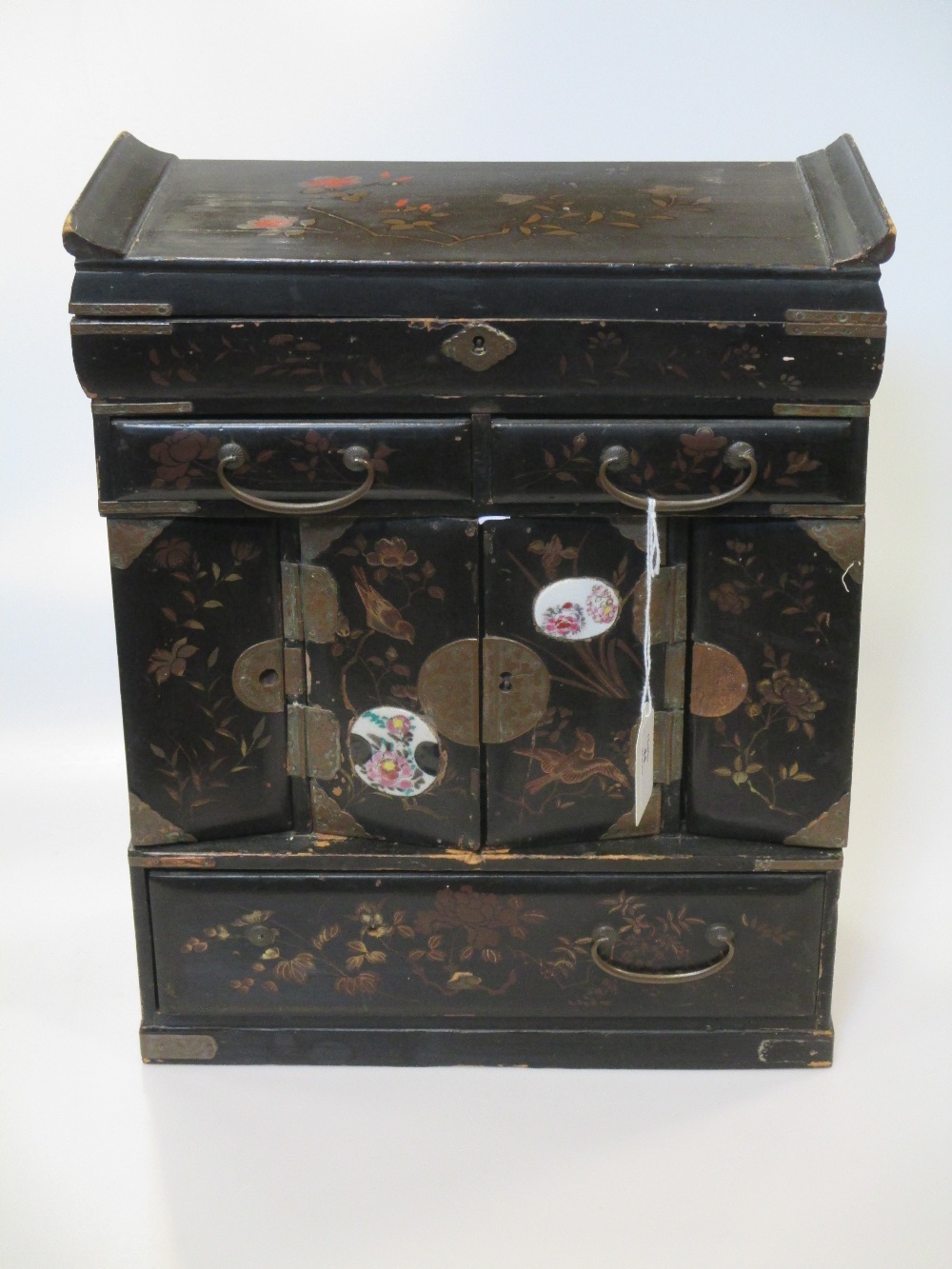 A late 19th/early 20th century Japanese black lacquer jewellery cabinet 47 x 30 x 14cm