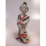 A late 17th/early 18th century Japanese Imari figure of a lady 20cm high