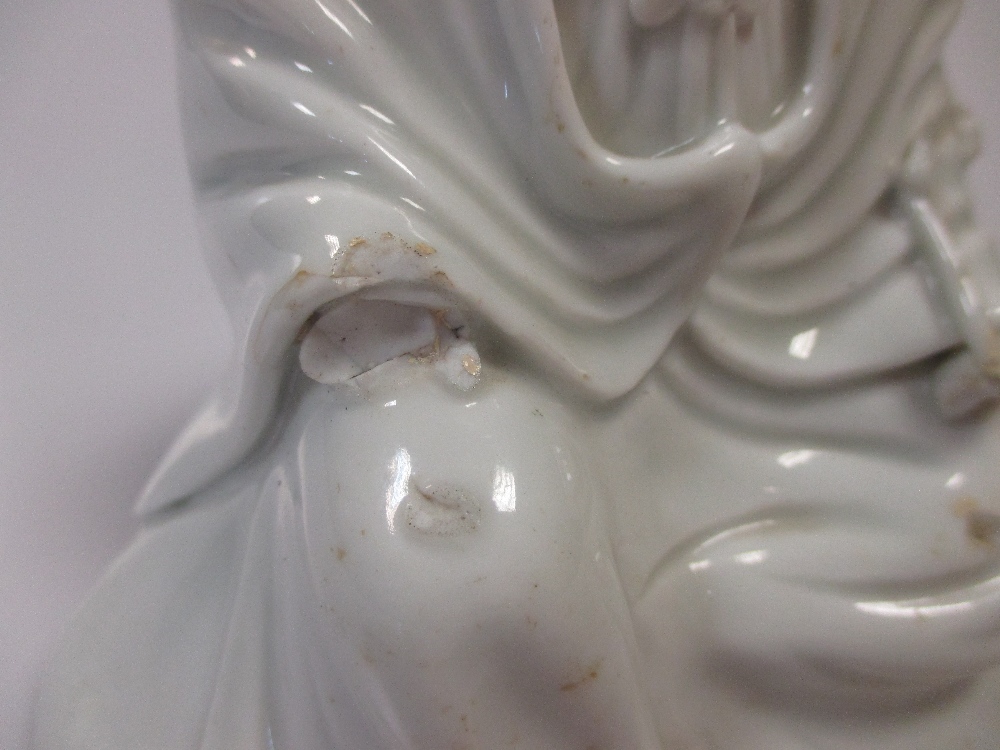 An 18th century blanc de Chine seated Guanyin 18cm high - Image 3 of 6