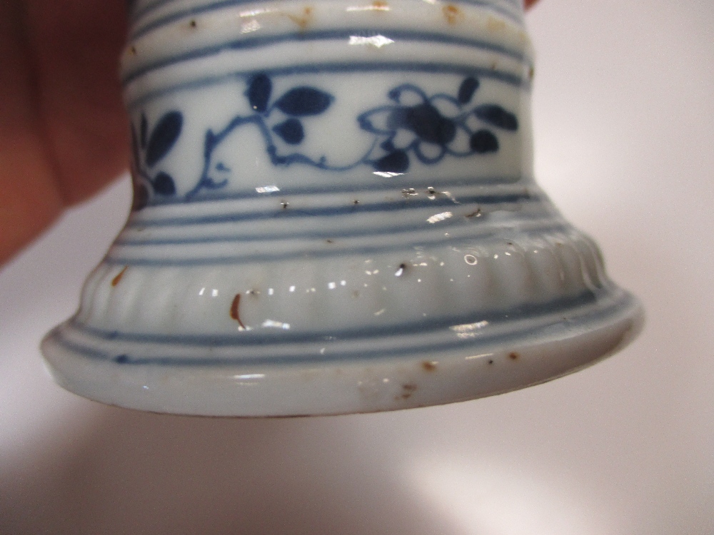 An 18th century Chinese blue and white cylindrical vase with beaded foot and no cover 9.5cm high - Image 4 of 5