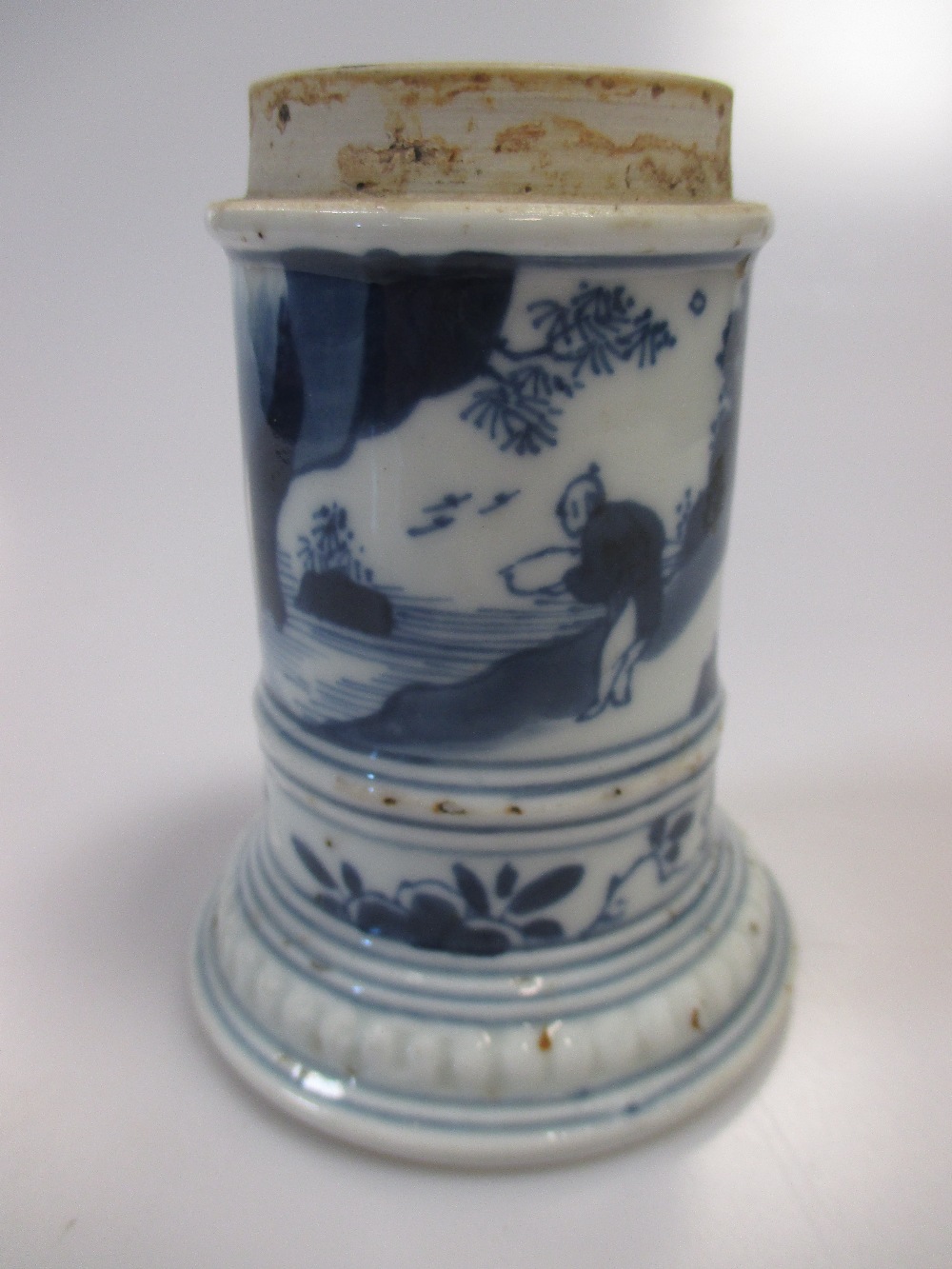 An 18th century Chinese blue and white cylindrical vase with beaded foot and no cover 9.5cm high - Image 2 of 5