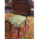 Three superb quality late Victorian saloon chairs (3)