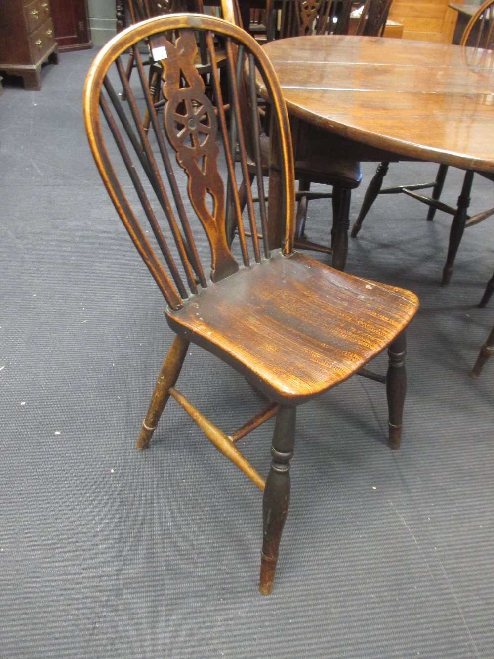 An 18th century oak drop leaf table and four wheel back chairs (5) - Image 2 of 2