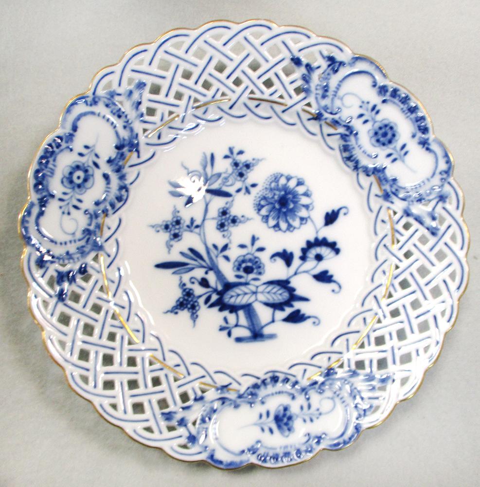 A Meissen blue and white onion pattern dessert service, circa 1900, comprising two pedestal - Image 4 of 8