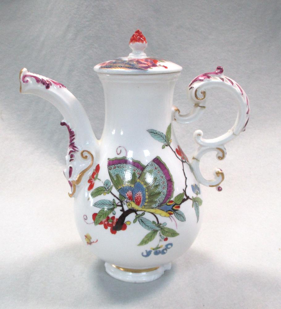 An 18th century Meissen mocha pot and cover, circa 1740, decorated in the Kakiemon style with the ' - Image 6 of 6