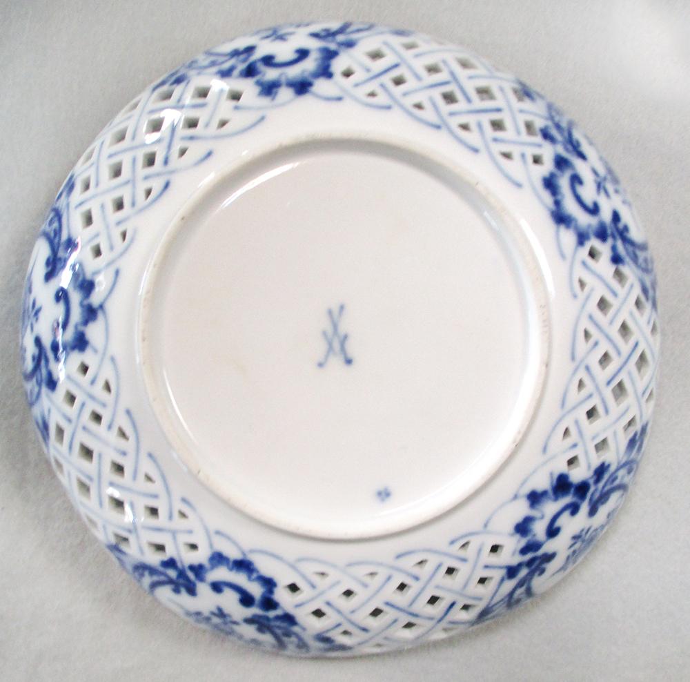 A Meissen blue and white onion pattern dessert service, circa 1900, comprising two pedestal - Image 3 of 8