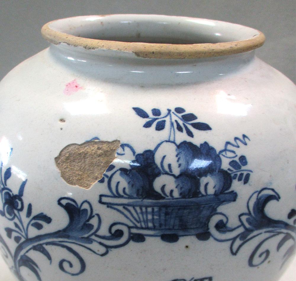 An 18th century Delft blue and white wet drug jar, the ovoid body inscribed 'St Domingo' within a - Image 3 of 4