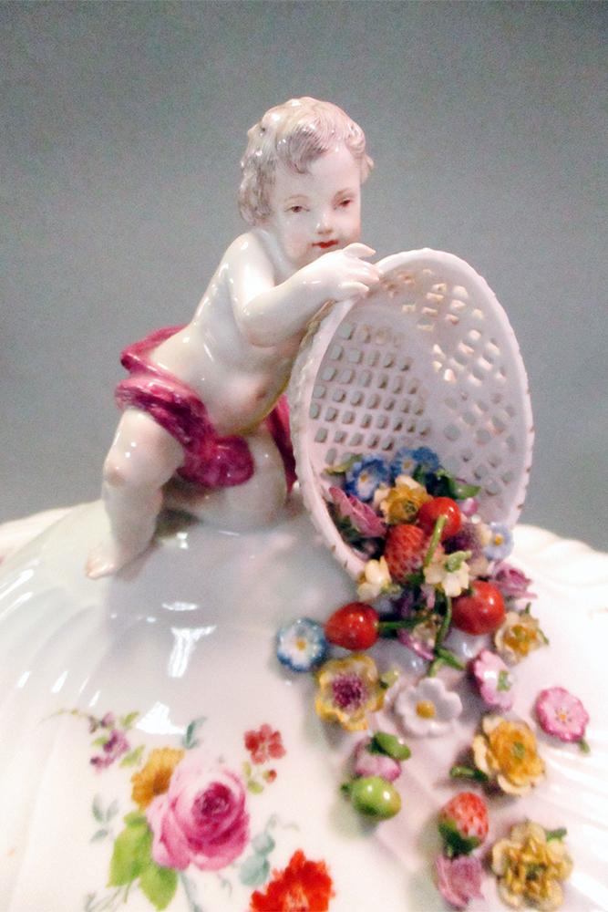 An 18th century Meissen composed dinner service, painted with Deutsche Blumen floral sprays, the - Image 3 of 8