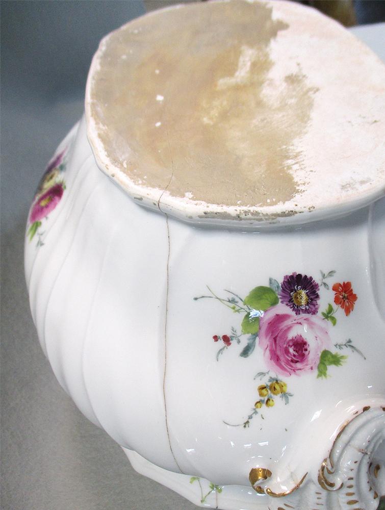 An 18th century Meissen composed dinner service, painted with Deutsche Blumen floral sprays, the - Image 8 of 8