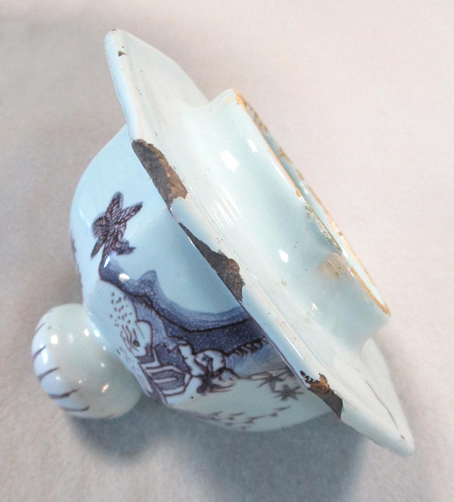 An Delft vase and cover, circa 1710, of hexagonal baluster form, painted in manganese in the Chinese - Image 3 of 5