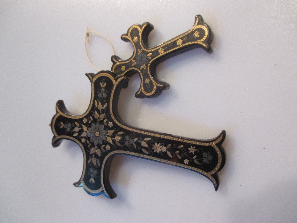 Two decorated crucifixes with inlaid detail, a silver pill box and another with turquoise finial - Image 5 of 5