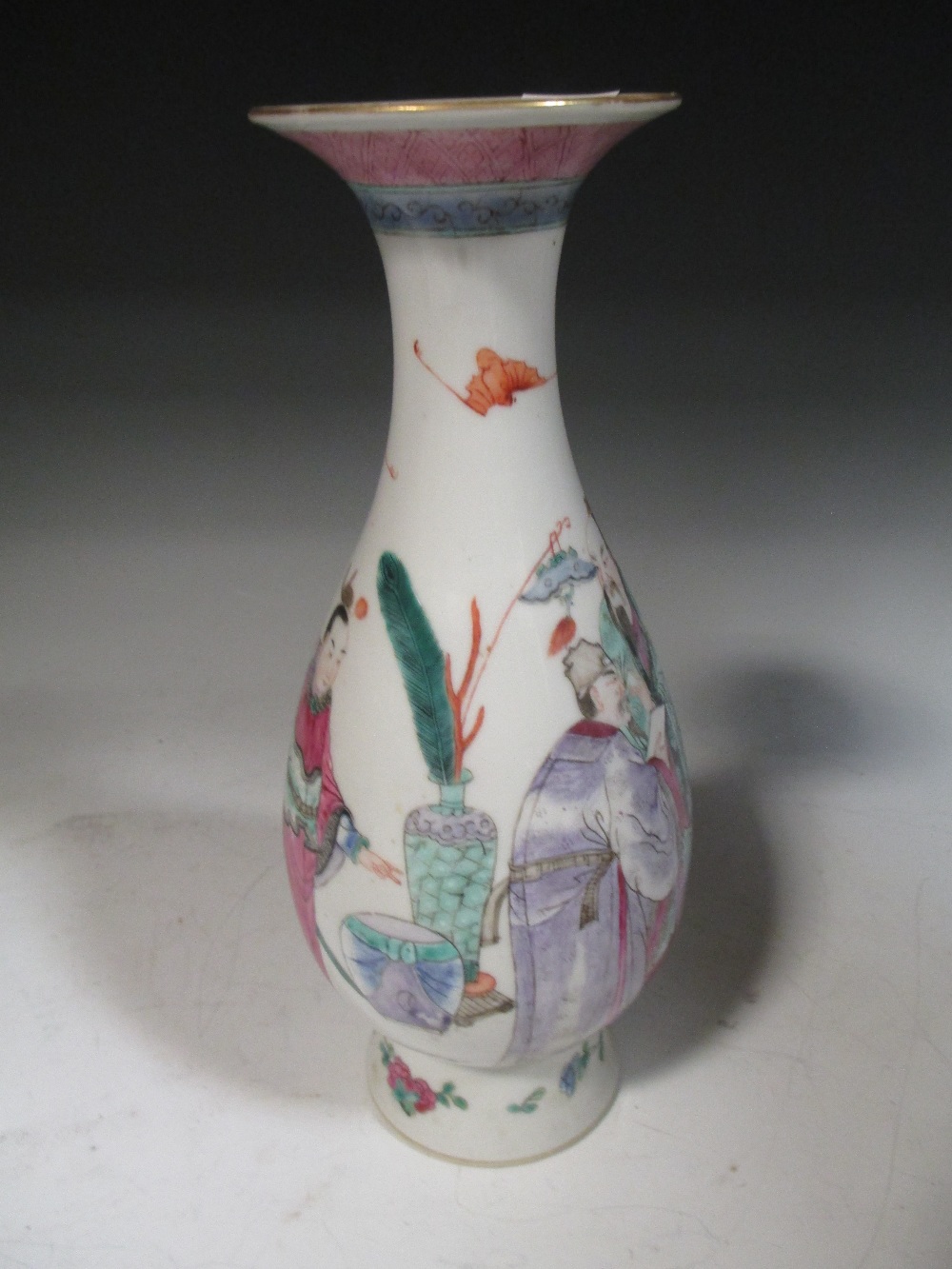 A 19th century Chinese export vase