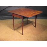 A Regency mahogany Pembroke table on turned legs, 66 x 100 x 81cm