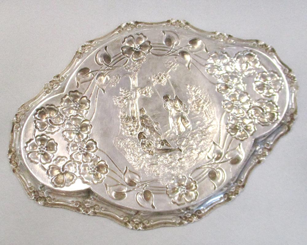 An Edward VII silver dressing table tray, by WJ Myatt & Co, Birmingham 1904, the lozenge shaped - Image 4 of 6