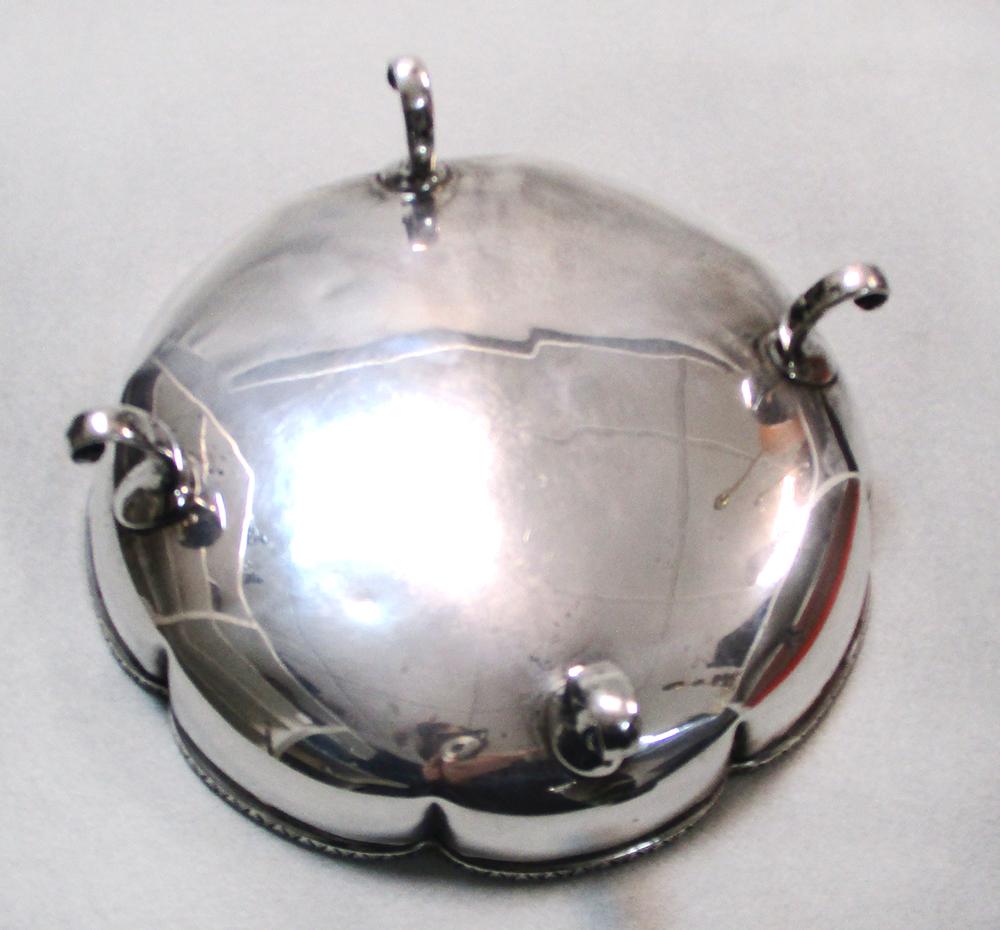 A George V silver fruit bowl, by JB Chatterley & Sons, London 1931, of lobed circular form with - Image 5 of 6