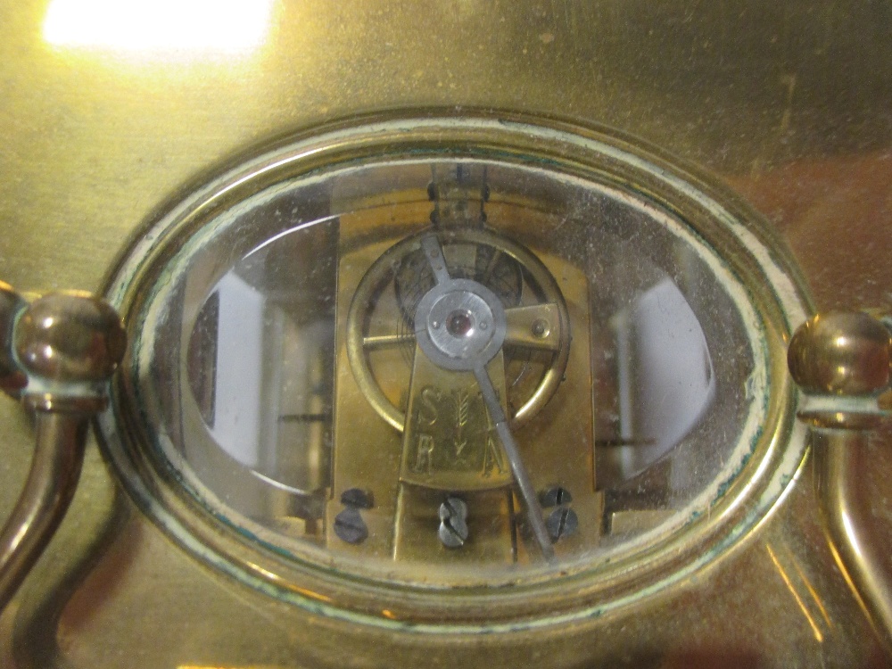 A brass carriage timepiece, with Arabic numerals, in a leather travel case - Bild 2 aus 4