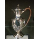 A silver hot water jug of neoclassical design, early 20th century, 13ozt including wooden handle