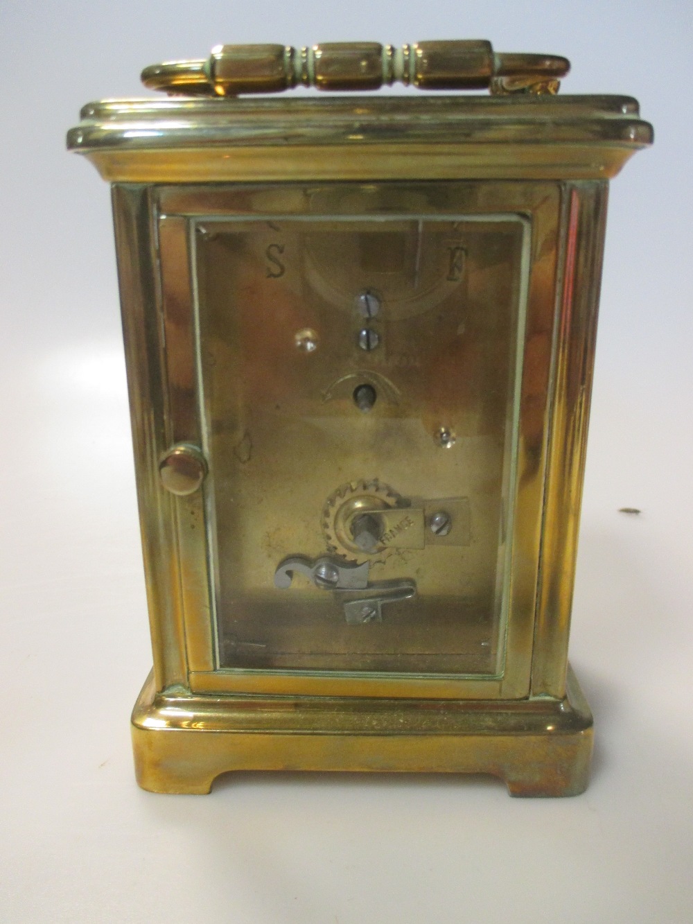 A brass carriage timepiece, with Arabic numerals, in a leather travel case - Bild 3 aus 4