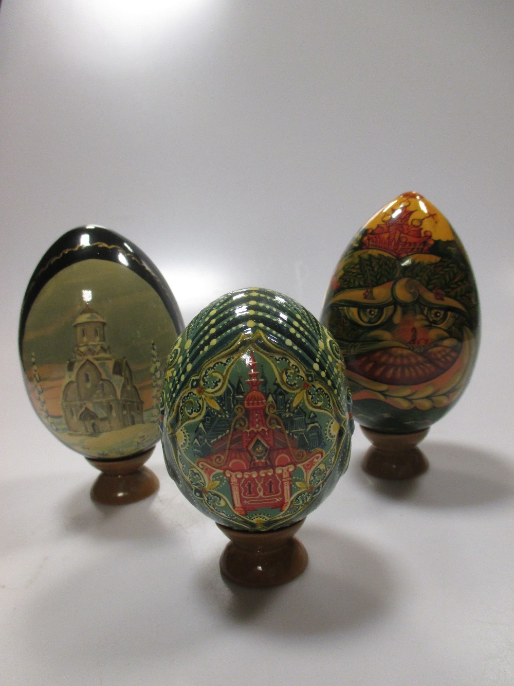 Various Russian painted eggs, all 20th century with religious and cultural scenes (21)