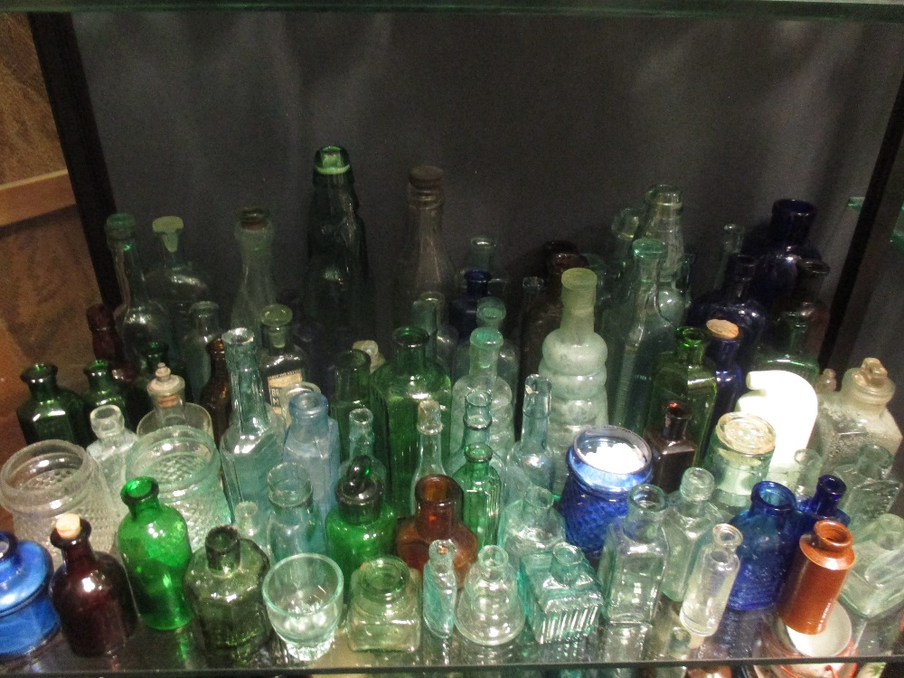 A very large quantity of glass bottles of varying sizes, salt glazed jars and various oil lamps - Image 3 of 11