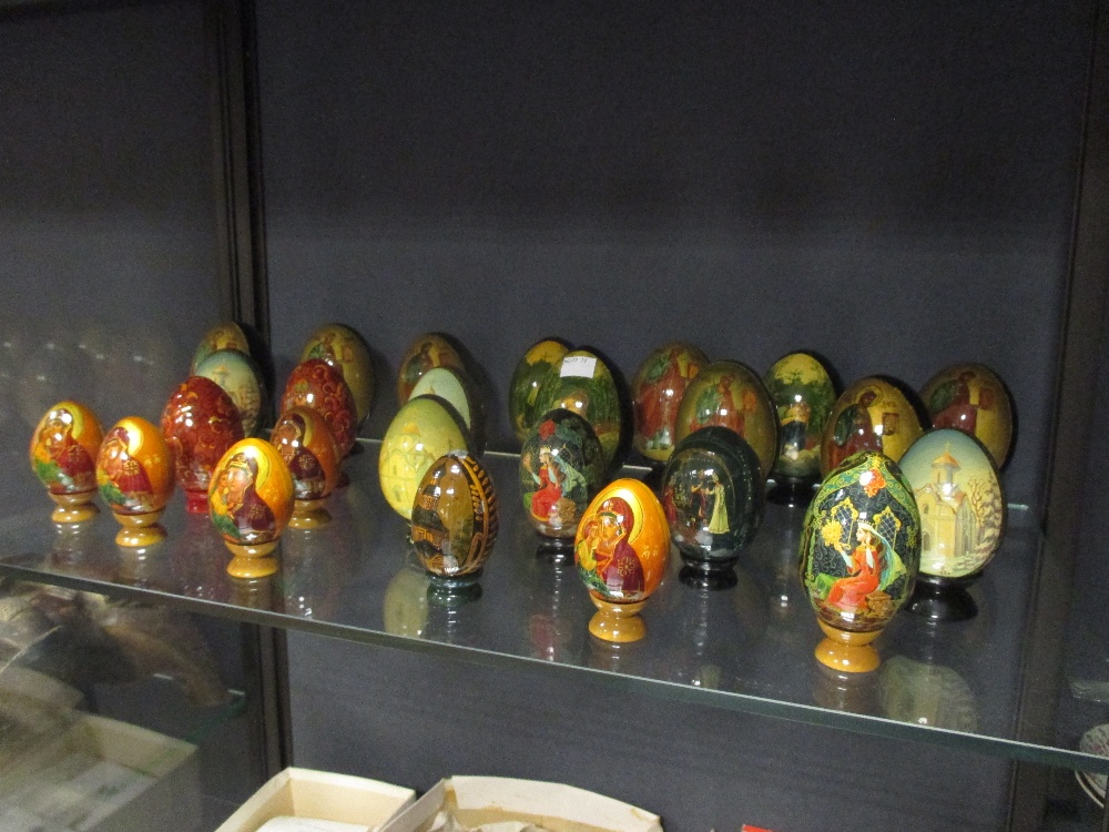 Various Russian painted eggs, all 20th century with religious and cultural scenes with - Image 5 of 5