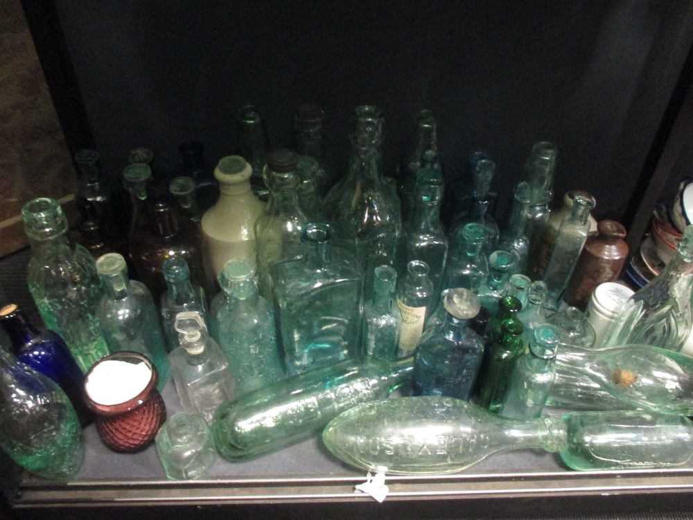 A very large quantity of glass bottles of varying sizes, salt glazed jars and various oil lamps - Image 4 of 11
