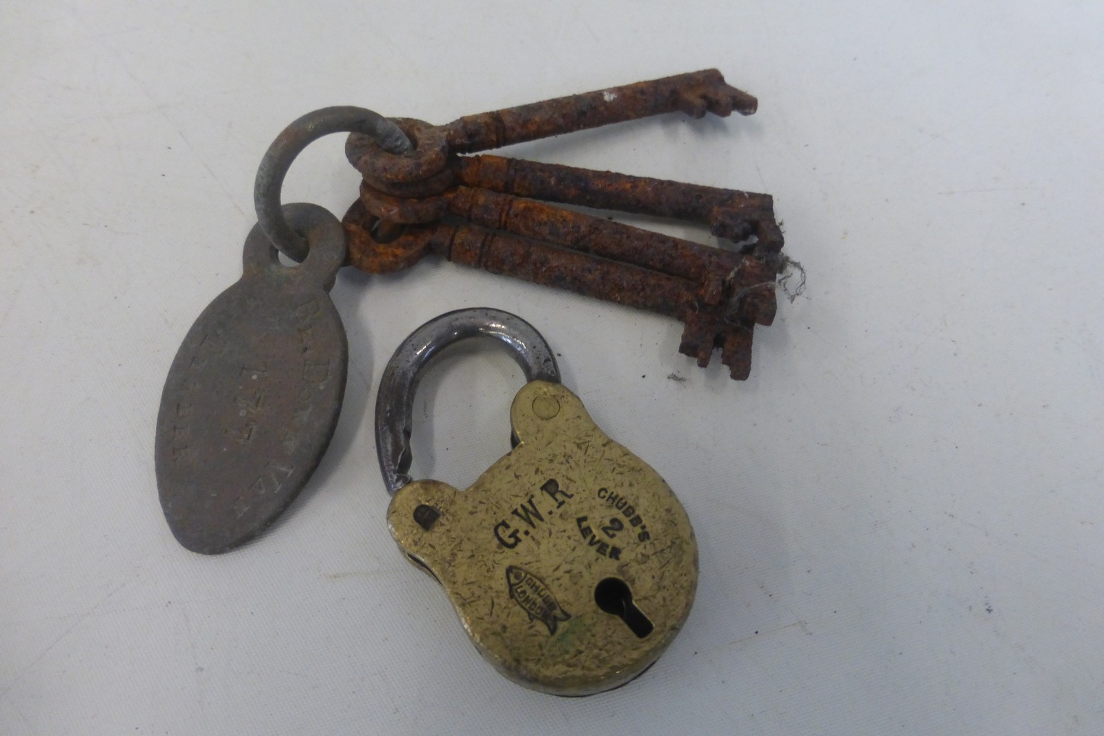 A GWR brass padlock and a bunch of keys with a tag 'Brake Down Van 177 Tender'