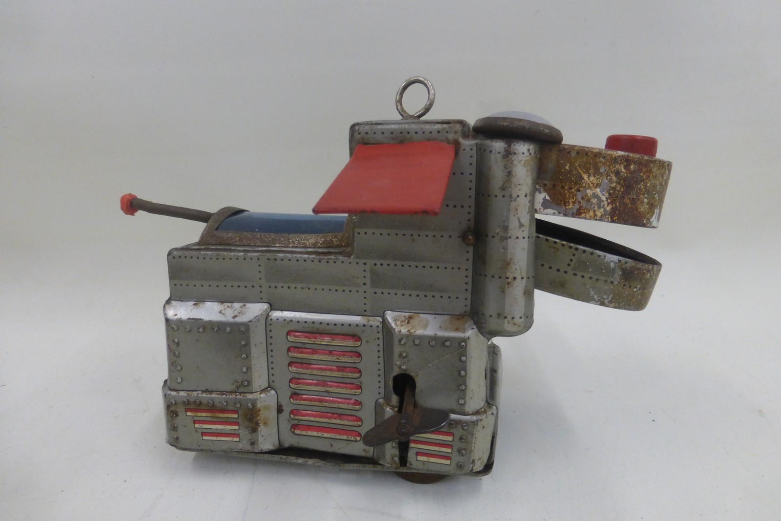 A Japanese clockwork tinplate Space Dog by Yoshiya Kobe Yoko Ltd. - Image 2 of 4