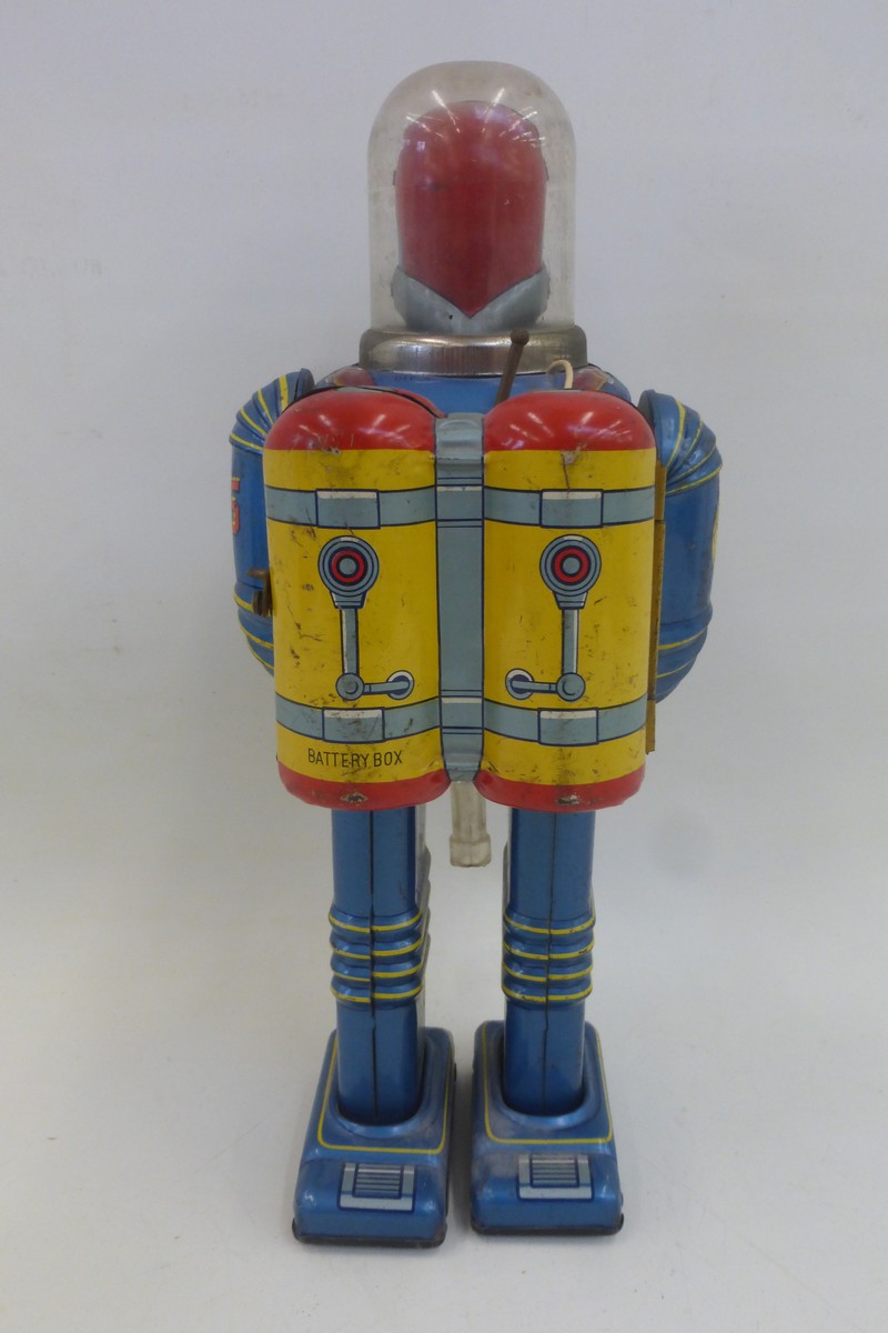 A 1950s Japanese tinplate Space Conqueror Astronaut Robot by Dayia. - Image 2 of 2