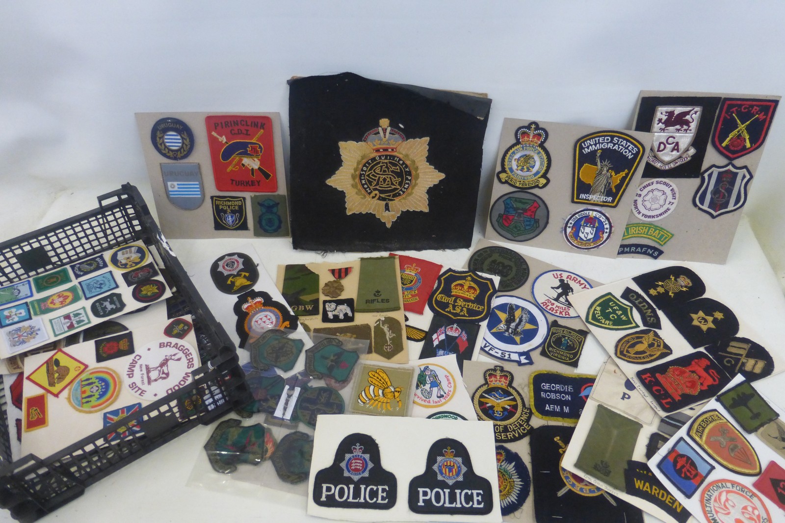 A large quantity of cloth miltary badges mounted on cards.