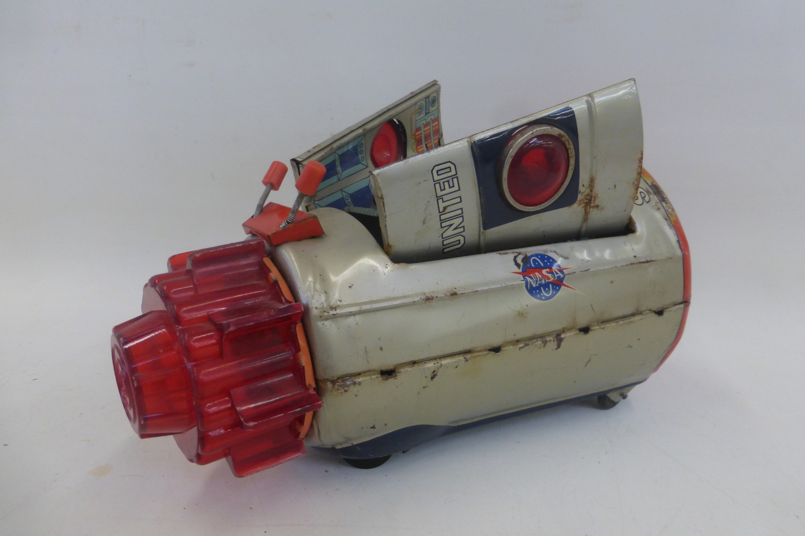 A NASA United States space tinplate capsule by Horikawa.