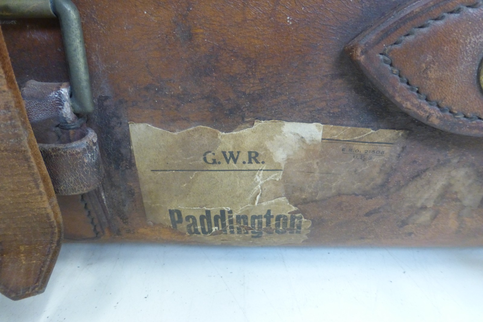 An early 20th Century brown leather suitcase and a brown leather holdall. - Image 3 of 5